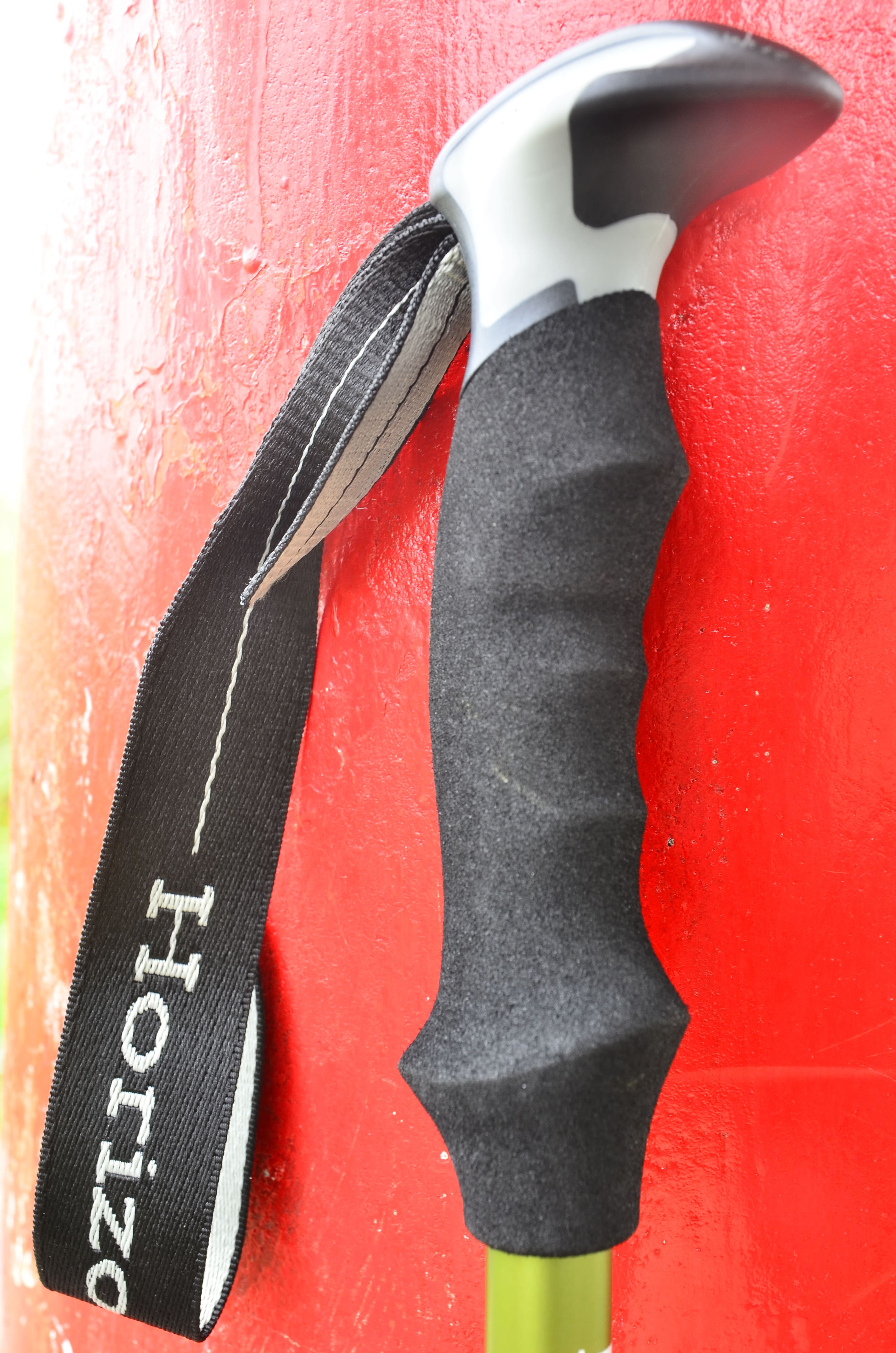 EVA 泡棉觸感柔軟又吸汗，手流汗時也不易滑，是多數登山杖握把所選用的材質