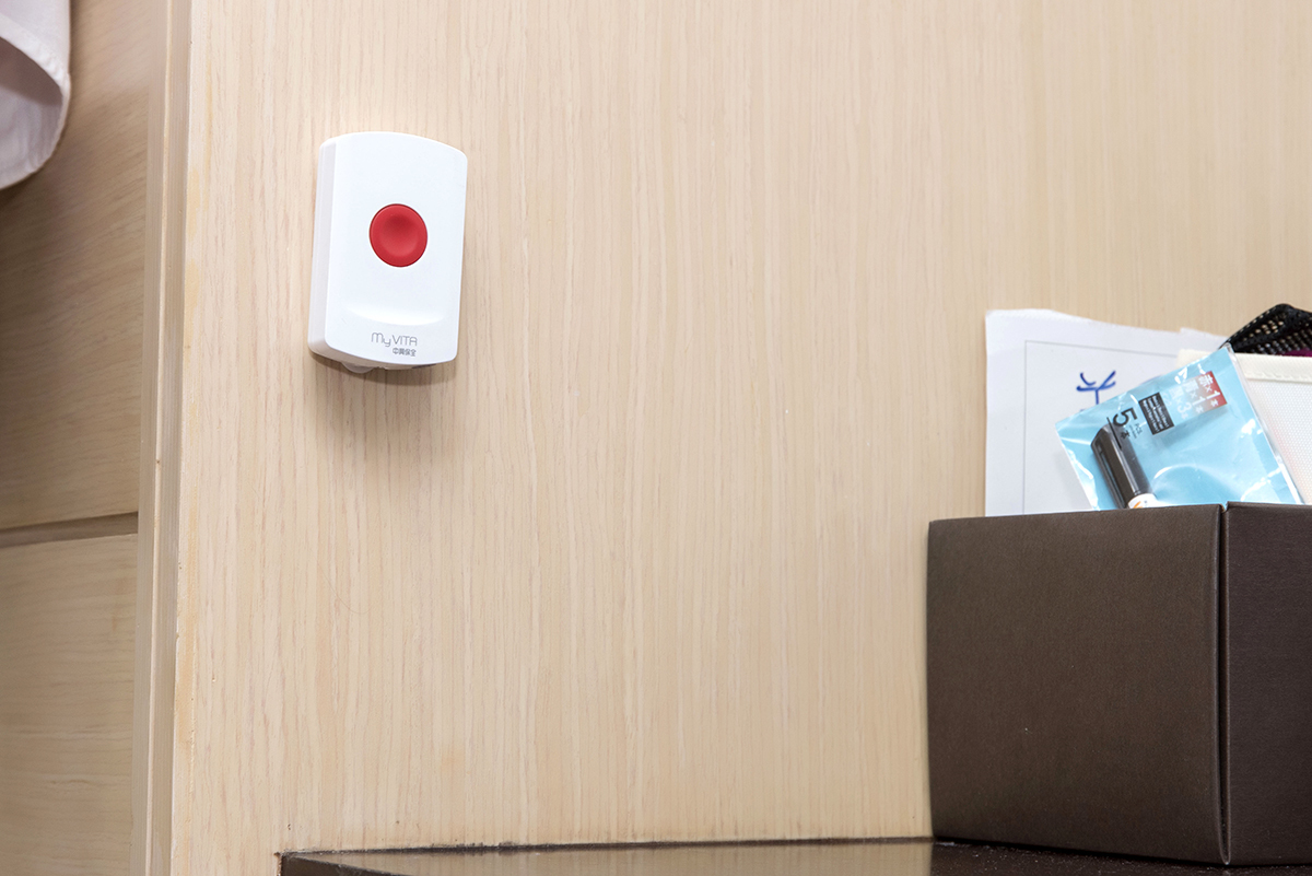 若在家中發生意外,可使用無線救急器向管制中心求救。