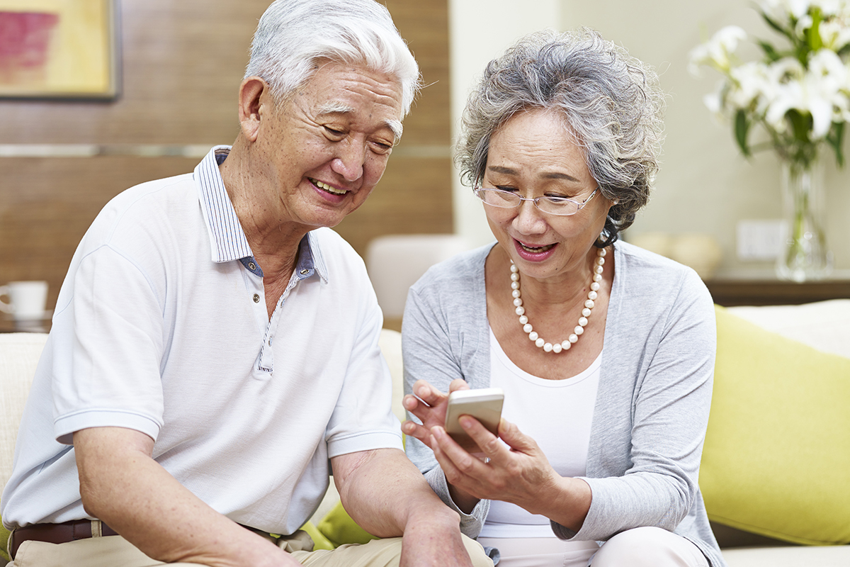 北漂青年長年不在家，南部的家中長輩若發生狀況，為人子女難免擔心不已。（圖片／達志影像提供）