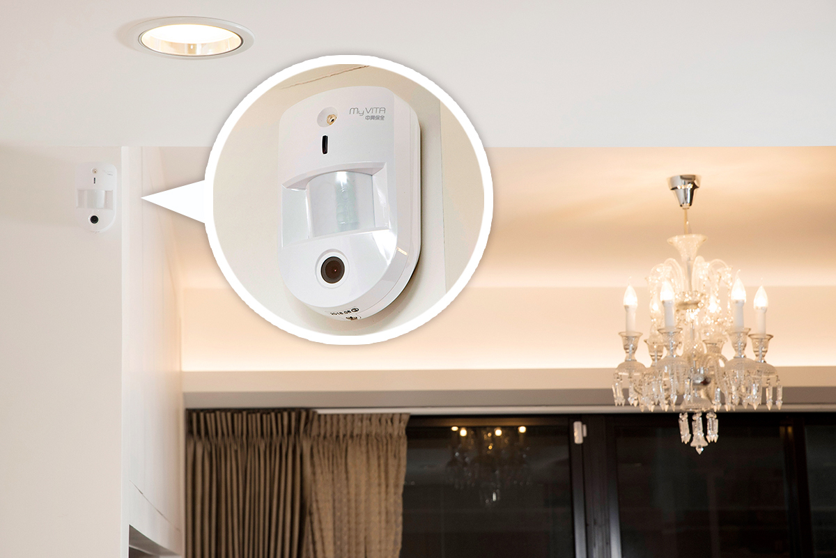 正對門口安裝無線體溫照相機，發現異常會立即通報。