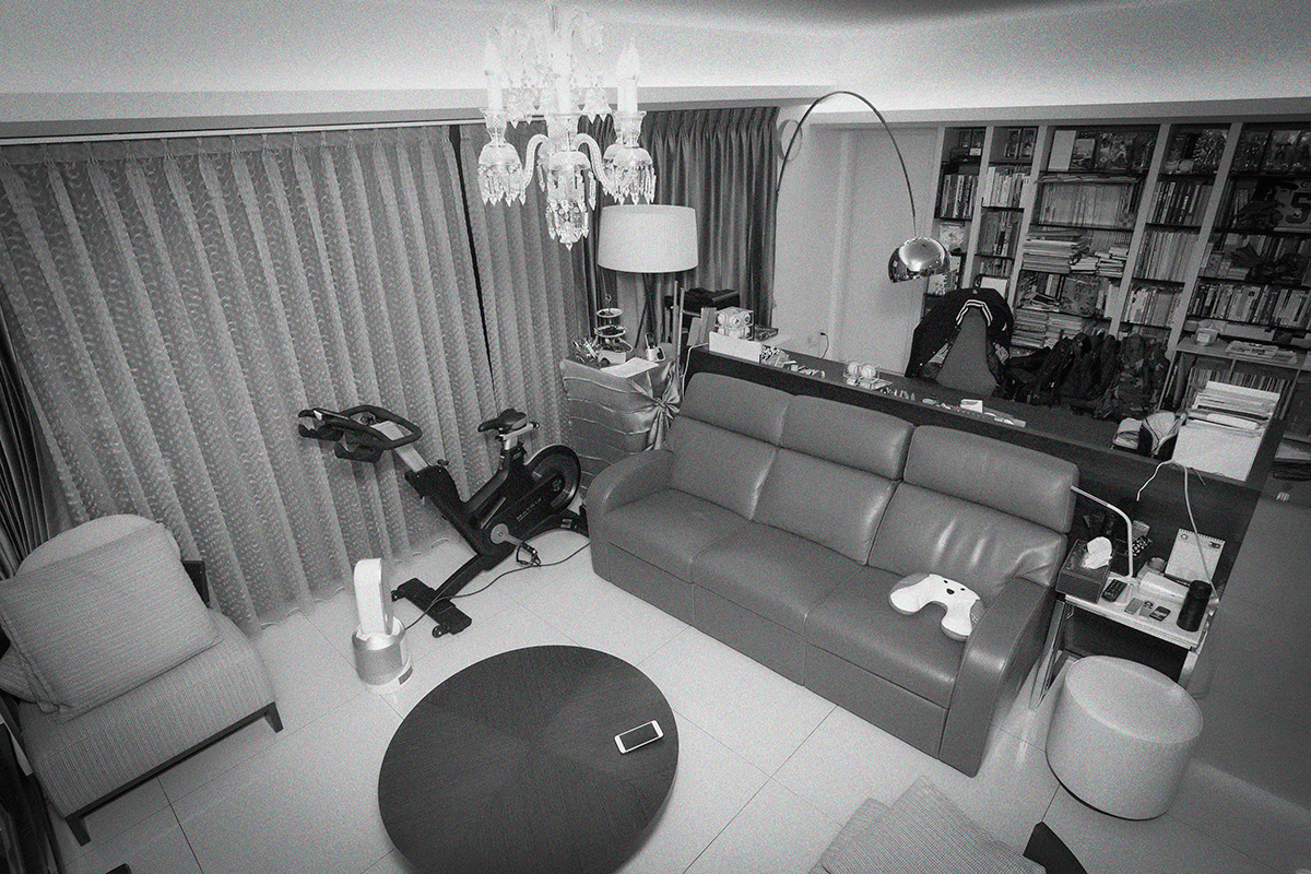 家裡有網路攝影機,能隨時監看家中情形。