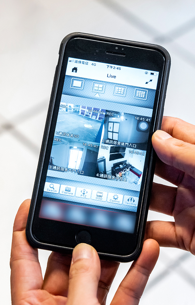 透過手機的中保影像監控APP，可監控或回放影像。