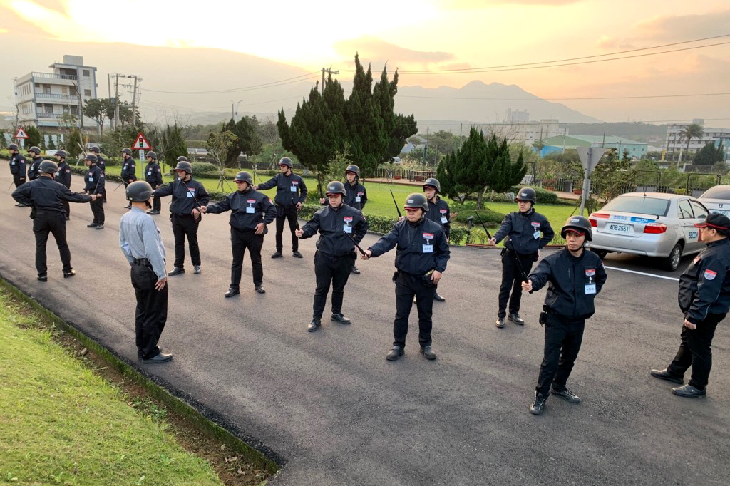 每周三進行警棒訓練，教大家防身標準動作。