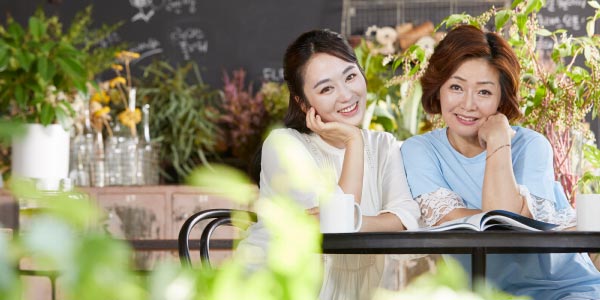 母女呈現膠原蛋白年齡反比