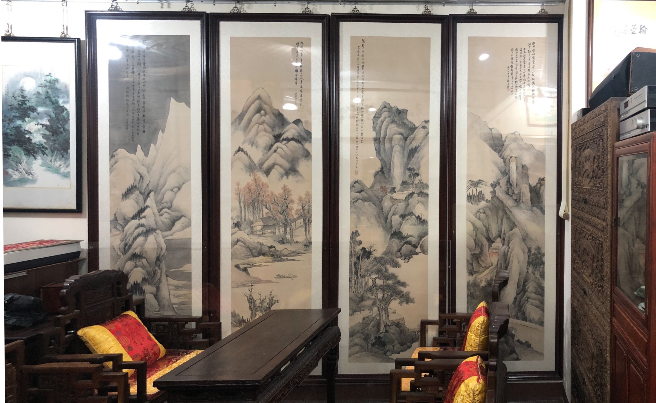 高價收購中國名大名家字畫，名人書法，信札手稿 - 鼎元藝術公司室內照片